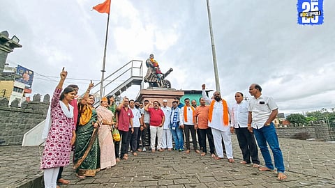 Maratha community members raise slogans at Powai Naka, Satara, as agitation preparations gain momentum.
