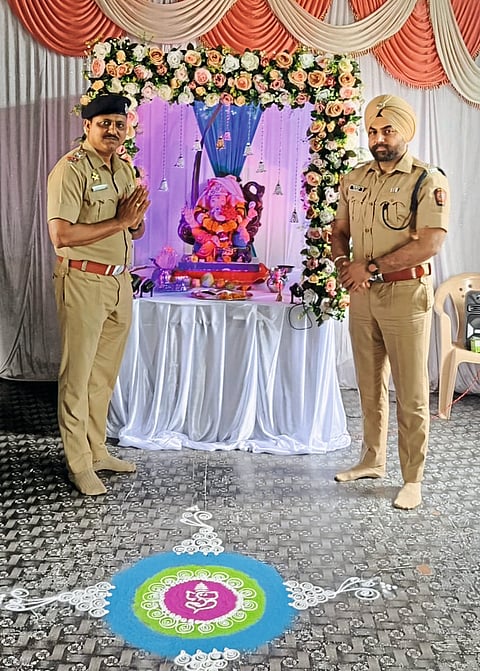 पारगावच्या पोलिस ठाण्यात गिल यांच्याकडून आरती