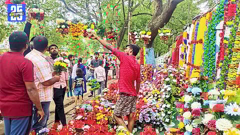 Artificial Flowers Hit Farmers’ Demand Despite Official Ban