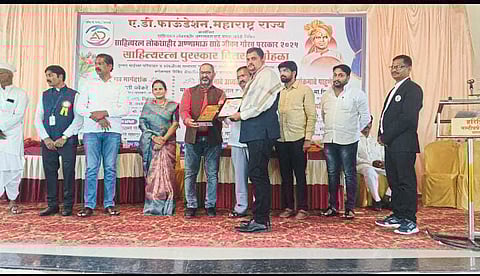 प्रा. डॉ. सुनील खताळ यांना पुरस्कार प्रदान