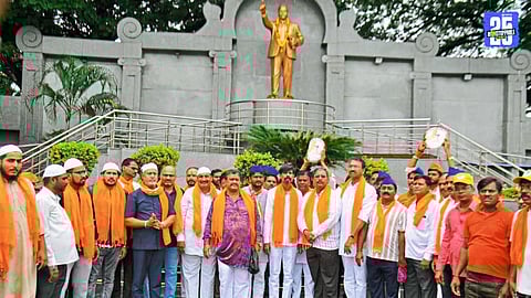 Convoy of vehicles from Solapur and nearby villages heading towards Mumbai for the Maratha reservation morcha.