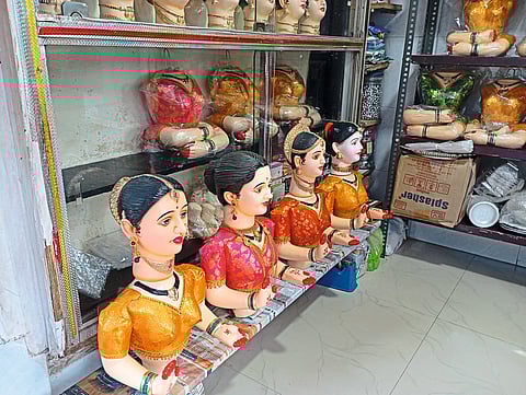 गौराईच्या सजावटीची घरोघरी लगबग