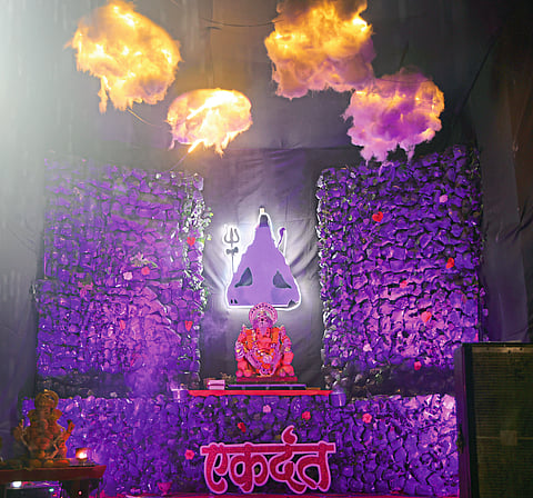 समाजप्रबोधन अन् आकर्षक देखाव्यांची परंपरा