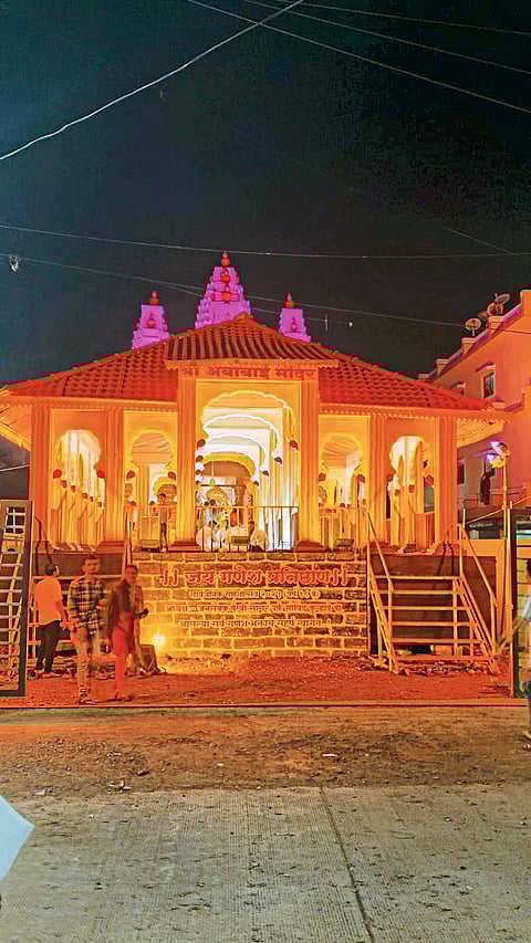 आळंदीत देखावे पाहण्यासाठी गर्दी