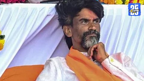 Manoj Jarange addressing Maratha protesters in Mumbai, announcing an indefinite hunger strike demanding reservation.