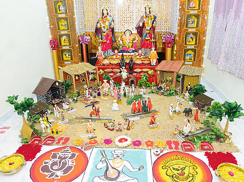 वाल्ह्यात ''संत दर्शन'' हलता देखावा ठरला आकर्षणाचा केंद्रबिंदू