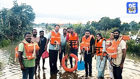 Aapda Mitra volunteers rescue stranded villagers in Sironcha taluka after heavy rains and floods.