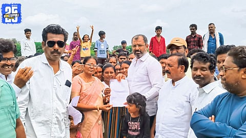 “Citizens confront MP Amar Kale over pending bridge project; instructions given to officials for speedy action.”