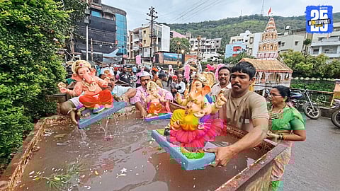 “Satara devotees bid farewell to Ganpati and Gauri with emotional chants of ‘Pudhchya Varshi Lavkar Ya’.”