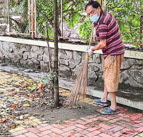 मोशीतील ज्येष्ठ नागरिकाची ‘गांधीगिरी’