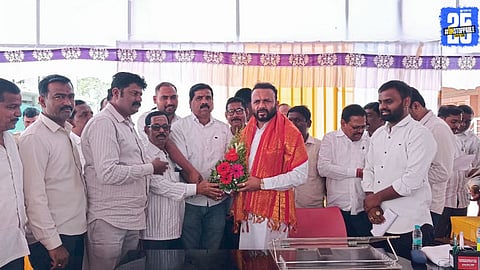 Minister Jayakumar Gore