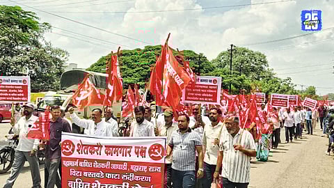 Vita-Bastawade: Farmers rally under Shetakari Sanghatana, demand compensation before land access.