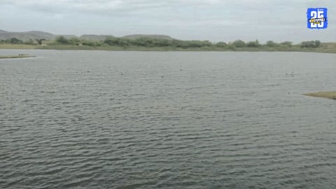 Malshiras taluka reservoirs with low water storage amid failed desilting efforts.