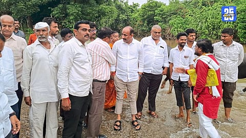 Akkalkot lashed by heavy rain; MLA Kalyanshetti inspects flood damage, panchnamas started.