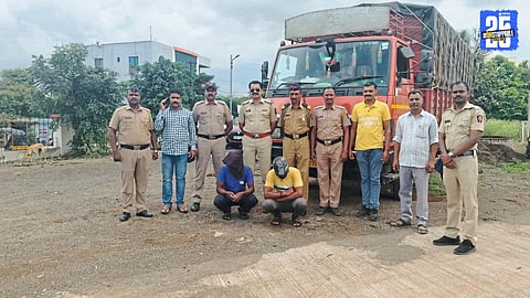 Police action in Mayani: Truck and 16 cattle seized, FIR registered for illegal transport.
