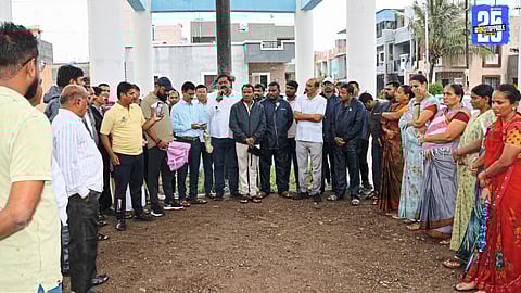 Villagers of Nawanagapur protest against water scarcity despite heavy rainfall; Jaljeevan officials under fire.