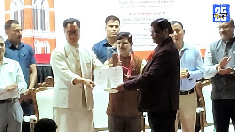 Prof. Dr. Shrikrishna Tupare honored with Best Teacher Award at the hands of Union Minister Kiren Rijiju.