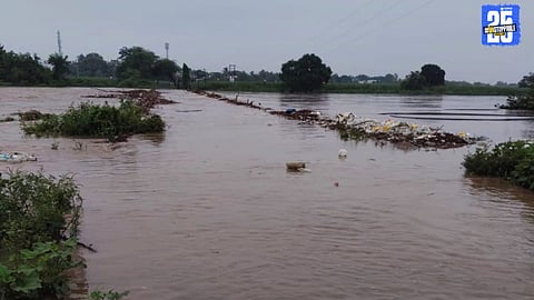“Sina River flood submerges barrages in Madha taluka; Madha-Vairag transport suspended.”