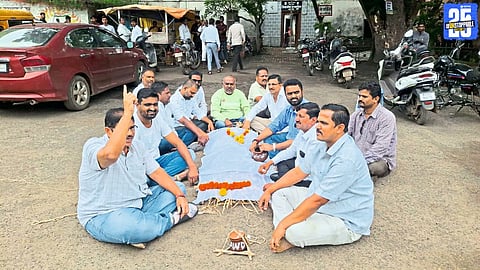"Citizens’ Action Committee stages Tiradi Morcha in Sangli against unsafe municipal construction."