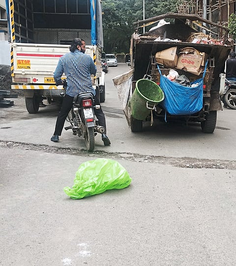 अनफिट वाहनांमुळे नियमांचाच ‘कचरा’