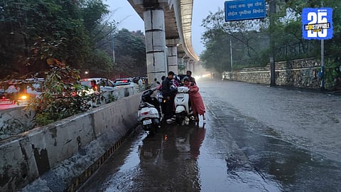 Pune Heavy Rain: पुण्यात मुसळधार पाऊस! रस्त्यांना नद्यांचं स्वरुप, वाहतूक ठप्प; पुणेकर खोळंबले