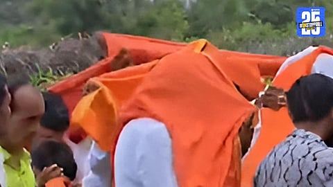 "Antarwali Sarati meeting disrupted as bees attacked; Manoj Jarange Patil was safely escorted under a cloth covering."