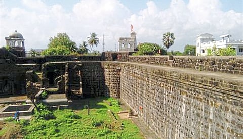 पालघर पर्यटन मदतीअभावी मागे