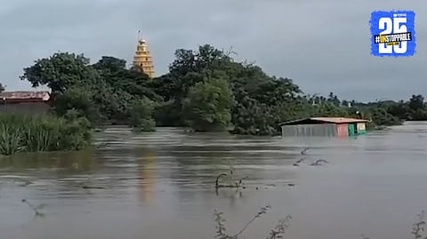 Rain Update: पावसाचा हाहाकार! ९० जण मंदिरात अडकले, महसूल कर्मचाऱ्यांचाही समावेश! 
