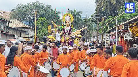Devotees sowing saptadhanya and offering the first garland to Goddess Ambabai during Ghatasthapana at Kolhapur.