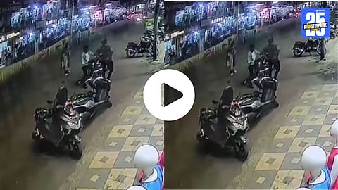 Nandurbar News : नंदूरबारमध्ये भर रस्त्यात तरुणाची हत्या, घटनेचा व्हिडिओ व्हायरल; निषेध मोर्चाला हिंसक वळण 