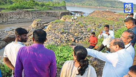 "Guardian Minister Radhakrishna Vikhe Patil inspecting flood-hit Mohari and Daradwadi, assuring farmers of timely relief."
