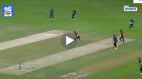 Pakistan fielders miss a golden run-out chance vs Bangladesh – video goes viral