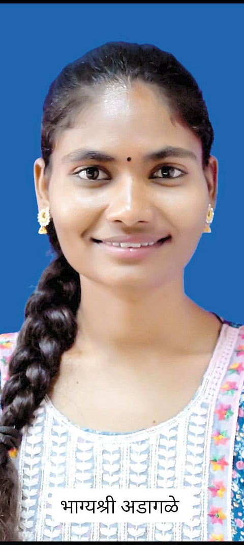 देलवडीतील साक्षी, भाग्यश्रीची खाकी वर्दीला गवसणी