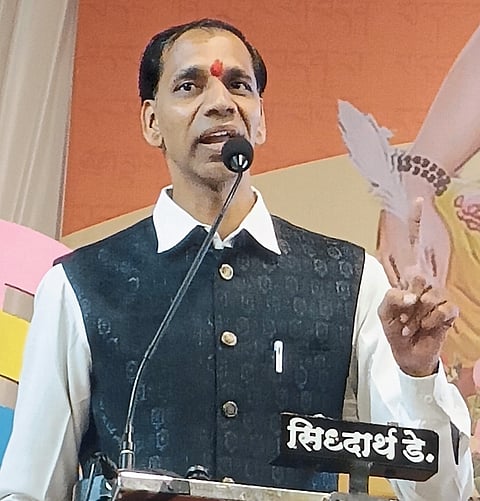 आयुष्यातील प्राथमिकता ठरवून 
तरुणांनी मार्गक्रमण करावे