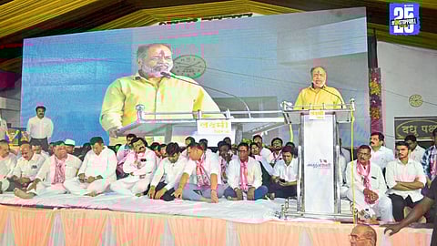 MLA Vinay Kore addressing the state-level Janasurajya convention in Miraj, declaring alliance with Mahayuti for local bodies.