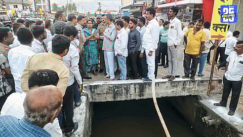 Minister Shambhuraj Desai interacting with disaster-affected families in Mhaswad, assuring timely compensation before Diwali.