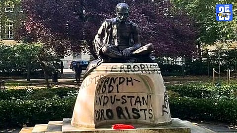 Mahatma Gandhi Statue