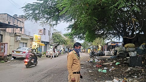 कचरा फेकणाऱ्यांवर आता कर्मचाऱ्यांचे लक्ष