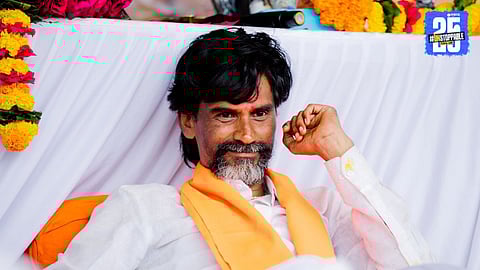 Manoj Jarange: ''तुम्ही बंजारा समाजासारखे दिसत नसतानाही आरक्षण का खाल्लं?'', धनंजय मुंडेंना उद्देशून जरांगेंचं मोठं विधान