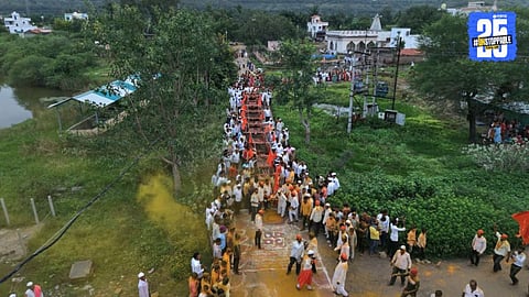 Dasara 2025: कंबरेला दोरी बांधून ७७ वर्षीय पुजाऱ्याने ओढल्या बारा बैलगाड्या; बिरोबाचा पारंपारिक दसरा महोत्सव