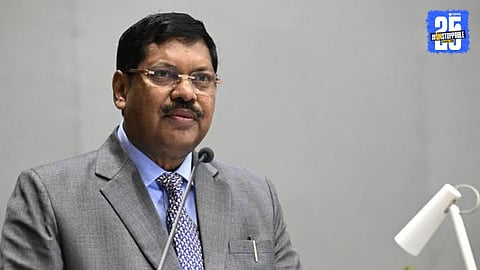 CJI B. R.Gavai : सुप्रीम कोर्टाचे सरन्यायाधीश बी.आर गवई यांच्यावर वकिलाकडून बूट फेकण्याचा प्रयत्न, आरोपी म्हणाला, सनातन धर्म जर...