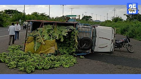 pickup two wheeler accident