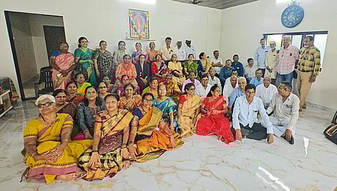ओतूरचे १९७५ च्या बॅचचे विद्यार्थी एकत्र