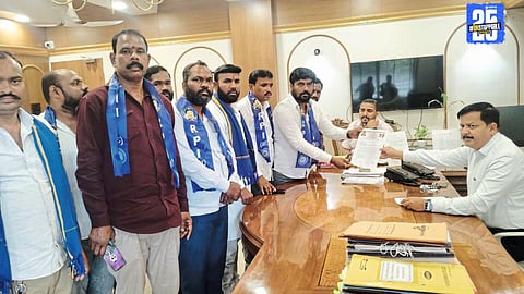 Lawyers and political leaders in Satara submit memorandum condemning attack on Chief Justice; court work suspended for a day.