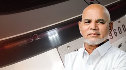 stone attack on mla idris naikwadi vehicle