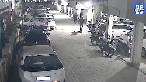 CCTV footage shows thieves breaking into a locked house in Warulwadi and looting Rs 5 lakh worth of valuables.