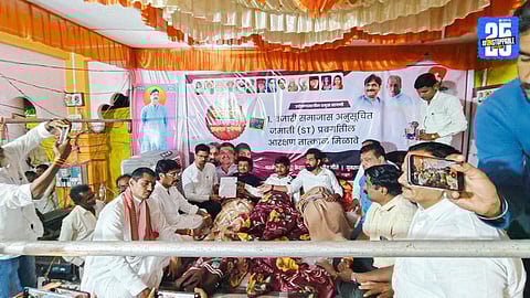 Guardian Minister Radhakrishna Vikhe Patil discussing with Wanjari community leaders before they ended their hunger strike.
