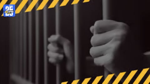 Avanti Nagar police arrested two thieves involved in house robberies; stolen cash and jewellery recovered from their possession.