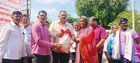 कुरवली विद्यालयाची अतिवृष्टीग्रस्तांना मदत