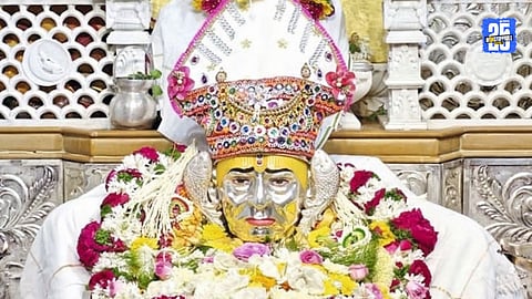 Devotees at Shri Swami Samarth Temple, Akkalkot — temple to remain open for 20 hours during Diwali rush.